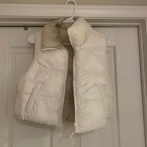 American Eagle reversible cropped puffer vest size medium